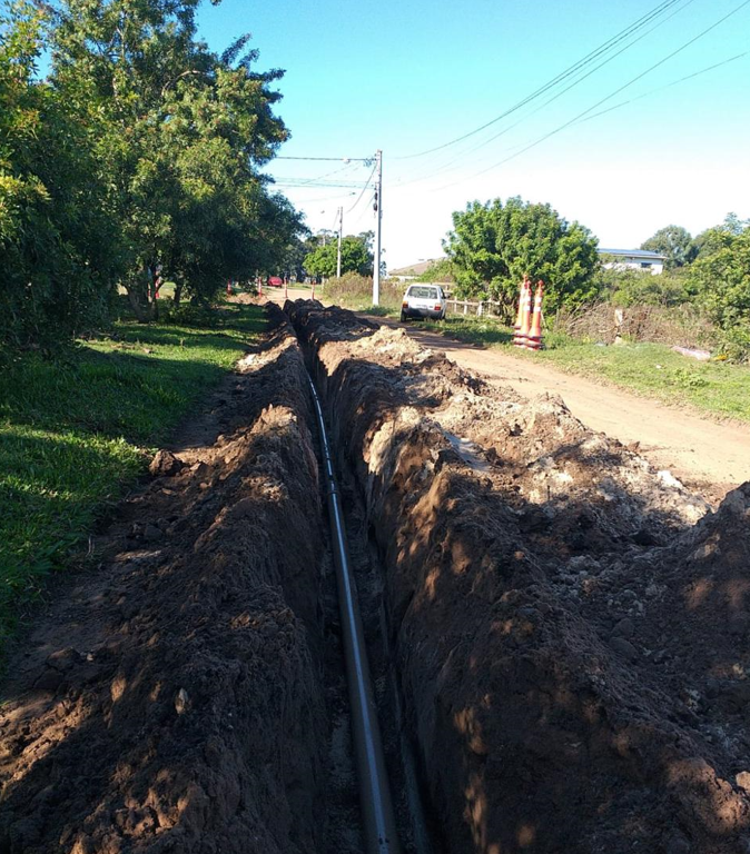 Galeria de Execução das obras da rede de distribuição e ramais prediais do sistema de abastecimento de água, em áreas de ocupação consolidada nos municípios de Tramandaí e Cidreira/RS