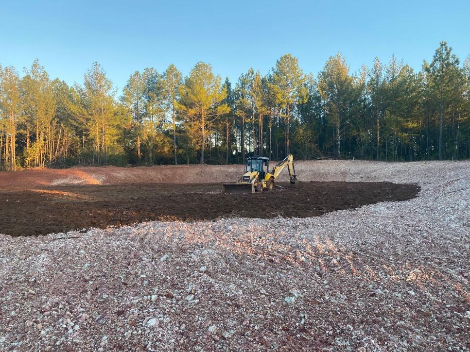 Galeria de Execução do Plano de Recuperação de Área Degradada (PRAD) de Jazida de Saibro