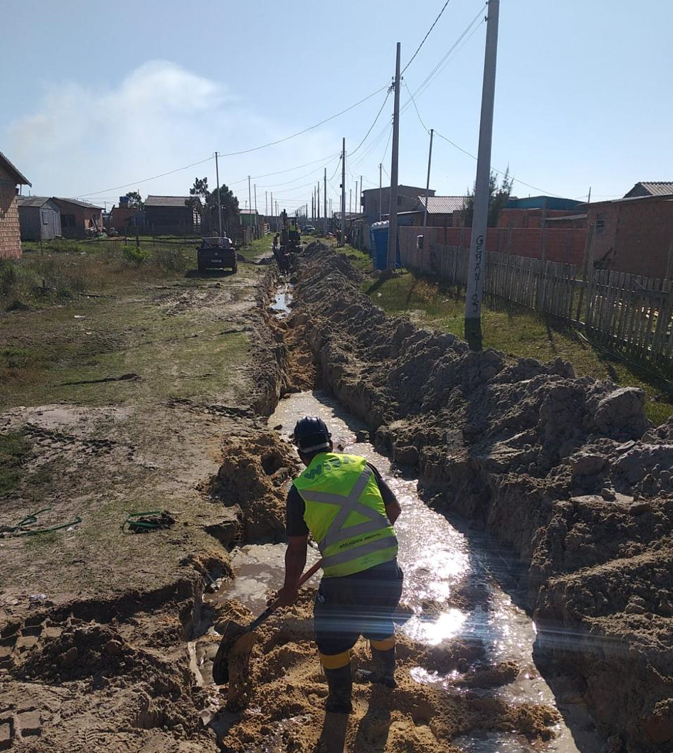 Galeria de Execução das obras da rede de distribuição e ramais prediais do sistema de abastecimento de água, em áreas de ocupação consolidada nos municípios de Tramandaí e Cidreira/RS