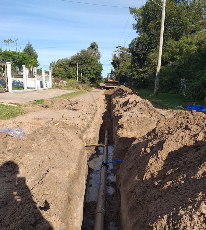 Galeria de Execução das obras da rede de distribuição e ramais prediais do sistema de abastecimento de água, em áreas de ocupação consolidada nos municípios de Tramandaí e Cidreira/RS